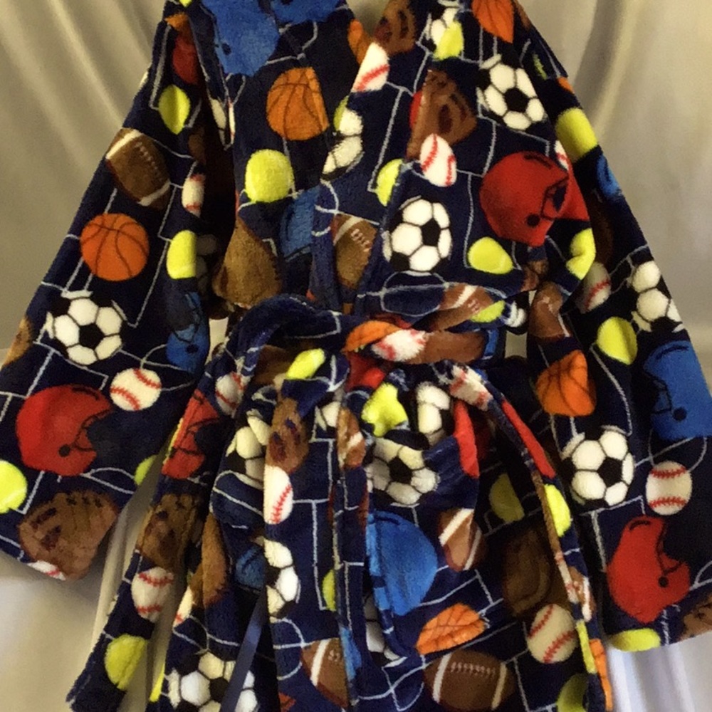 Sports fleece robe kids NWT 🌟